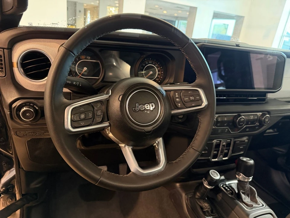2025 Jeep JL Wrangler - Image 29 of 31