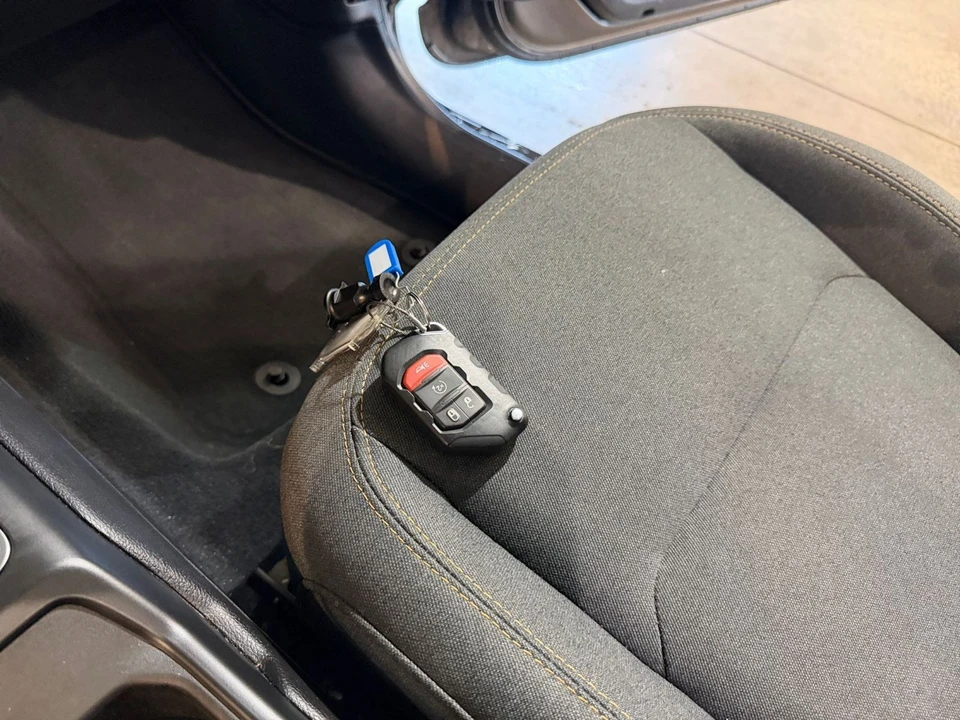 2025 Jeep JL Wrangler - Image 22 of 31