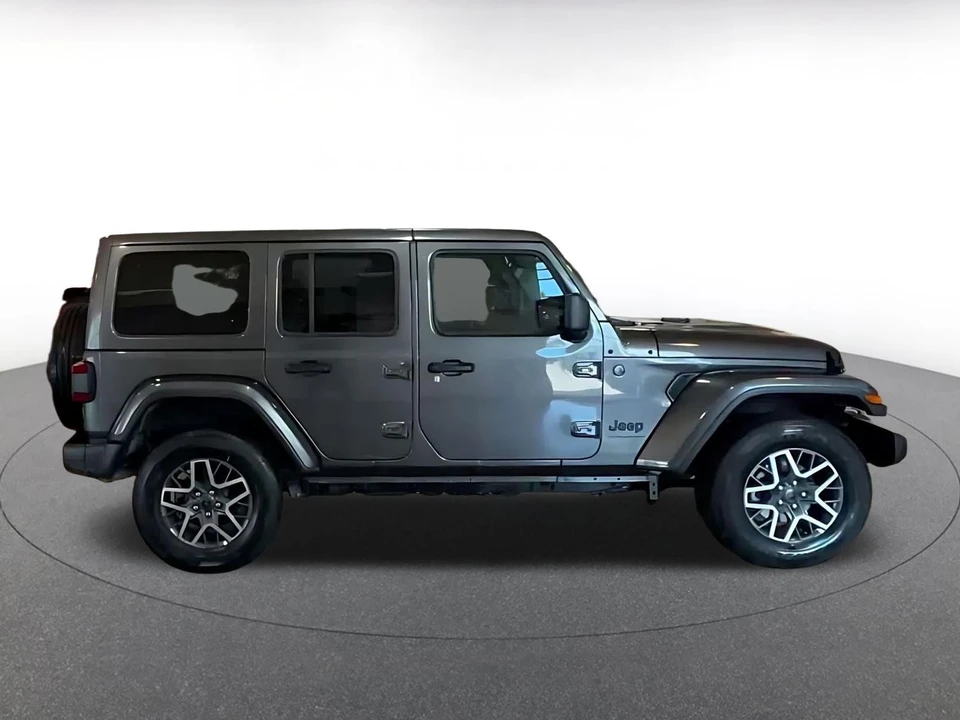 2025 Jeep JL Wrangler - Image 15 of 31