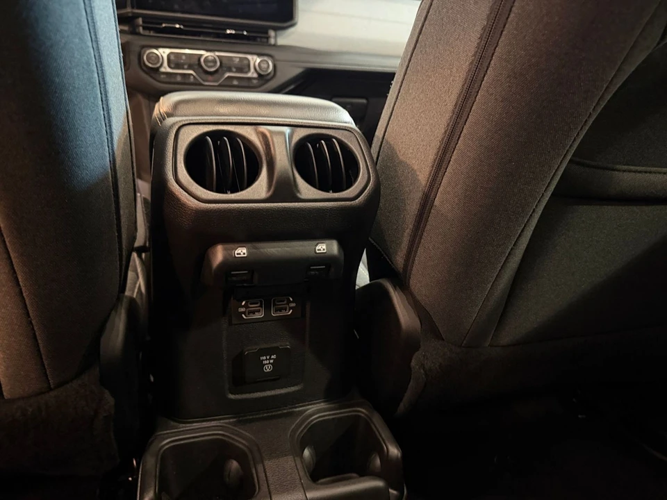 2025 Jeep JL Wrangler - Image 24 of 31