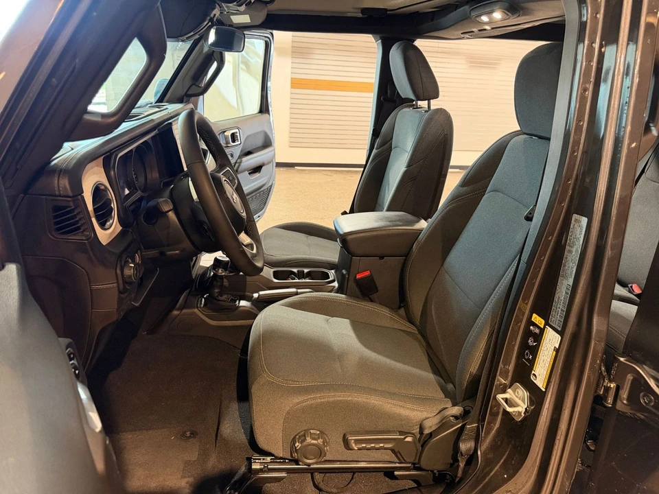 2025 Jeep JL Wrangler - Image 28 of 31