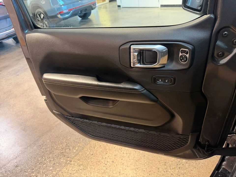 2025 Jeep JL Wrangler - Image 20 of 31