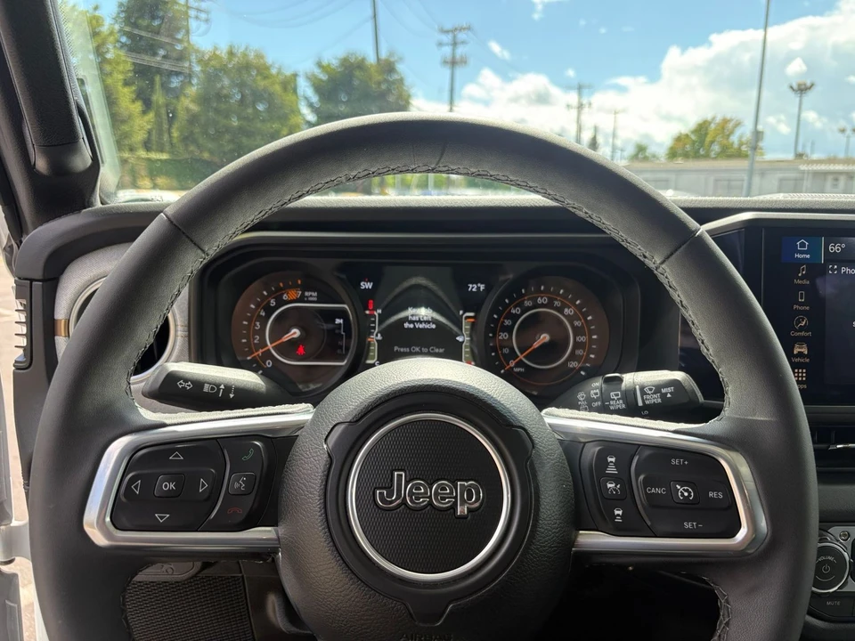 2025 Jeep - Image 25 of 31