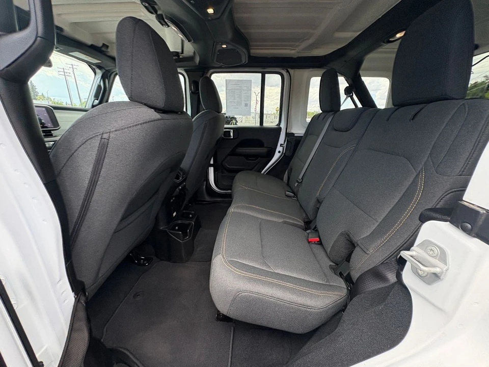 2025 Jeep - Image 23 of 31