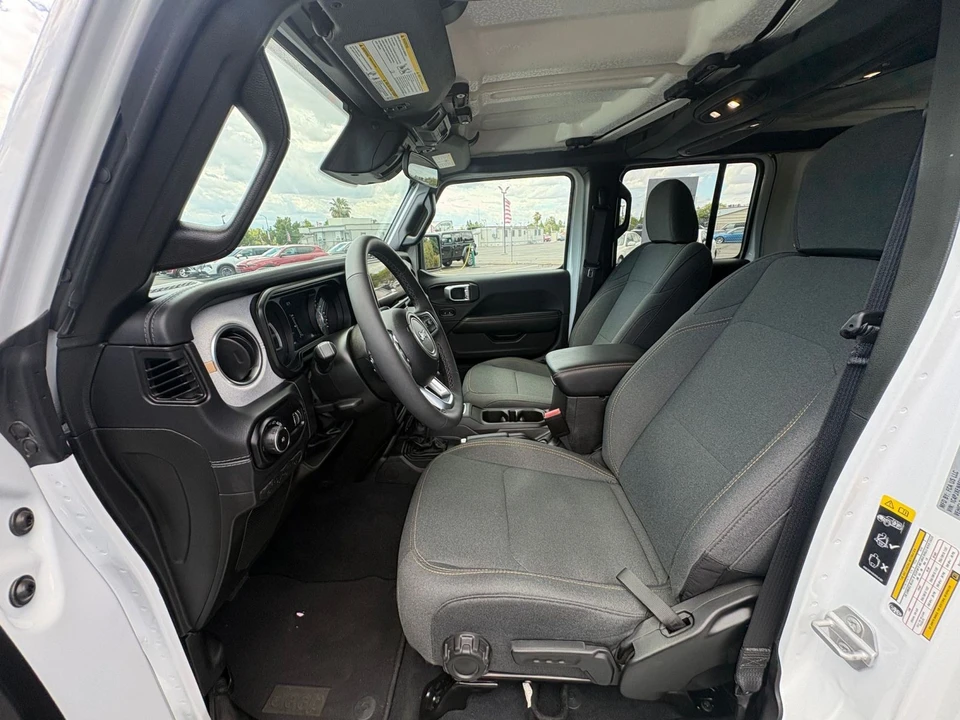 2025 Jeep - Image 24 of 31