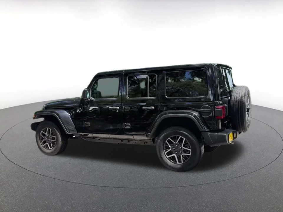 2025 Jeep JL Wrangler - Image 11 of 31