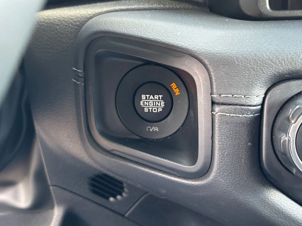 2025 Jeep JL Wrangler - Image 24 of 31