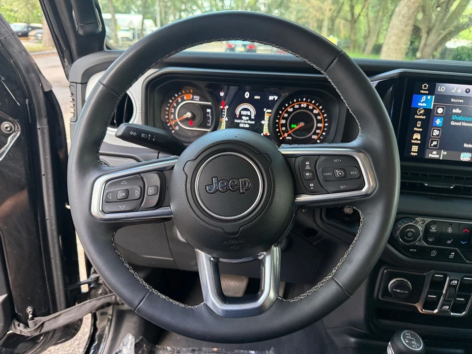 2025 Jeep JL Wrangler - Image 27 of 31