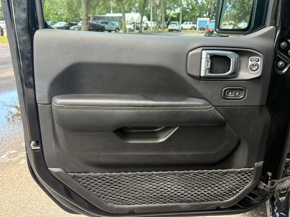 2025 Jeep JL Wrangler - Image 21 of 31