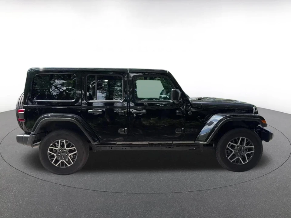 2025 Jeep JL Wrangler - Image 18 of 31