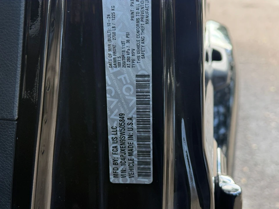 2025 Jeep JL Wrangler - Image 30 of 31