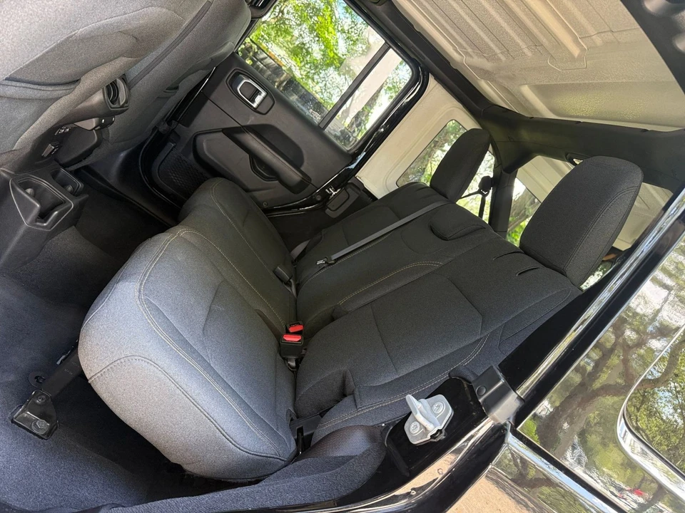 2025 Jeep JL Wrangler - Image 27 of 31