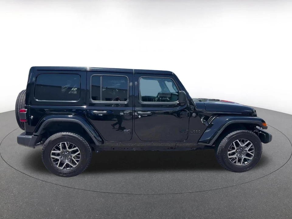 2025 Jeep JL Wrangler - Image 17 of 31