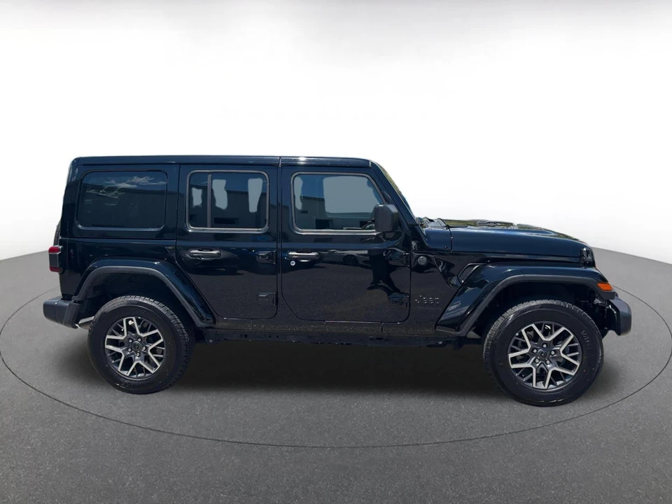 2025 Jeep JL Wrangler - Image 16 of 31