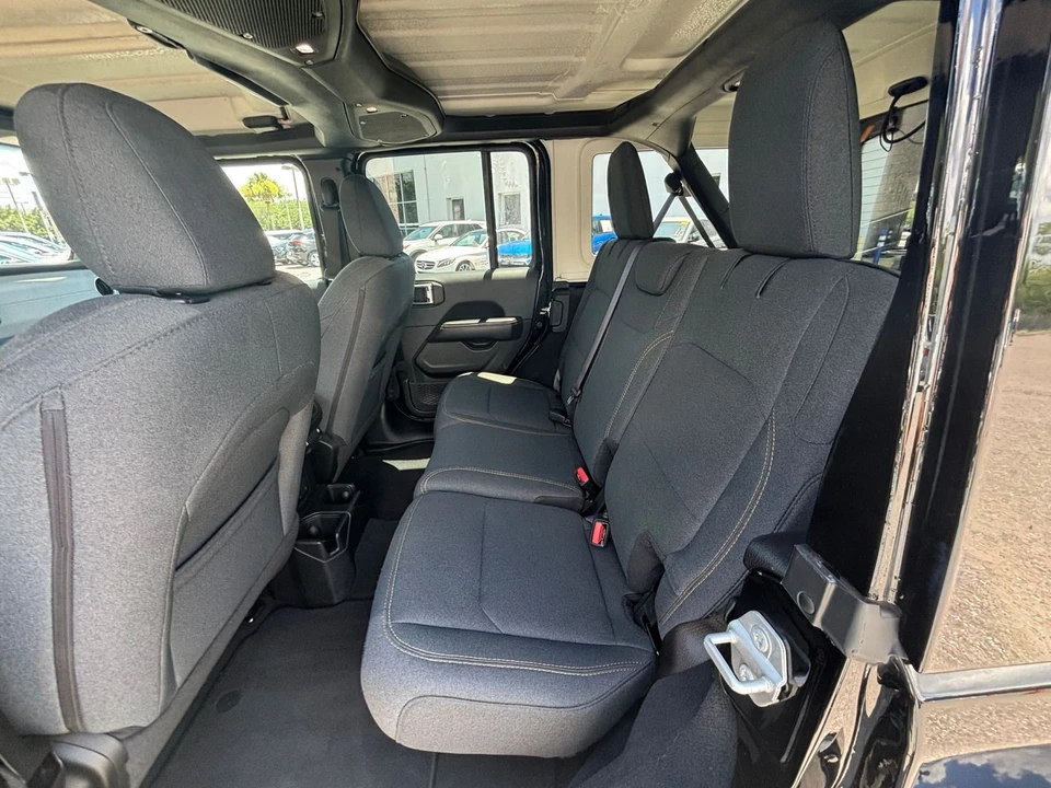 2025 Jeep JL Wrangler - Image 27 of 31