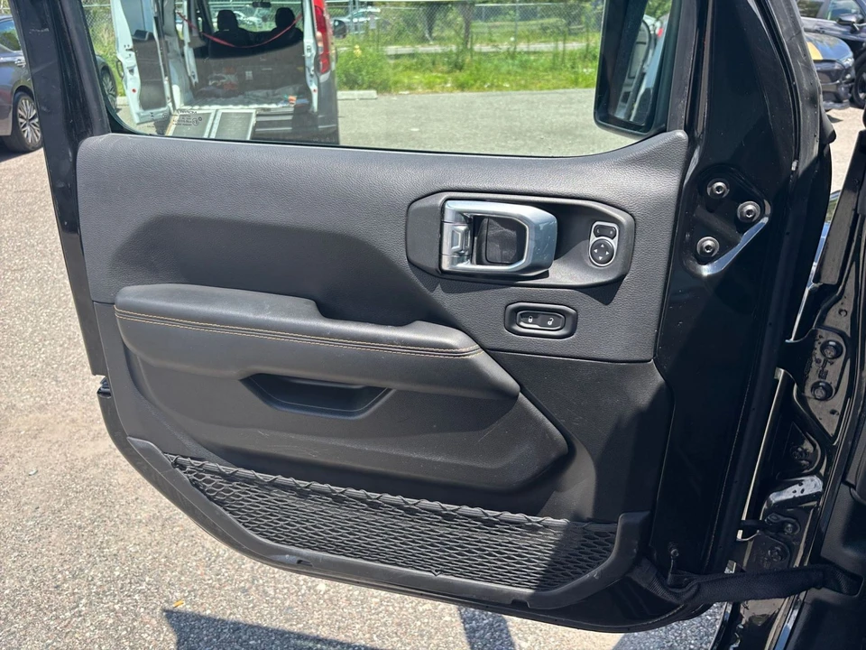 2025 Jeep JL Wrangler - Image 20 of 31