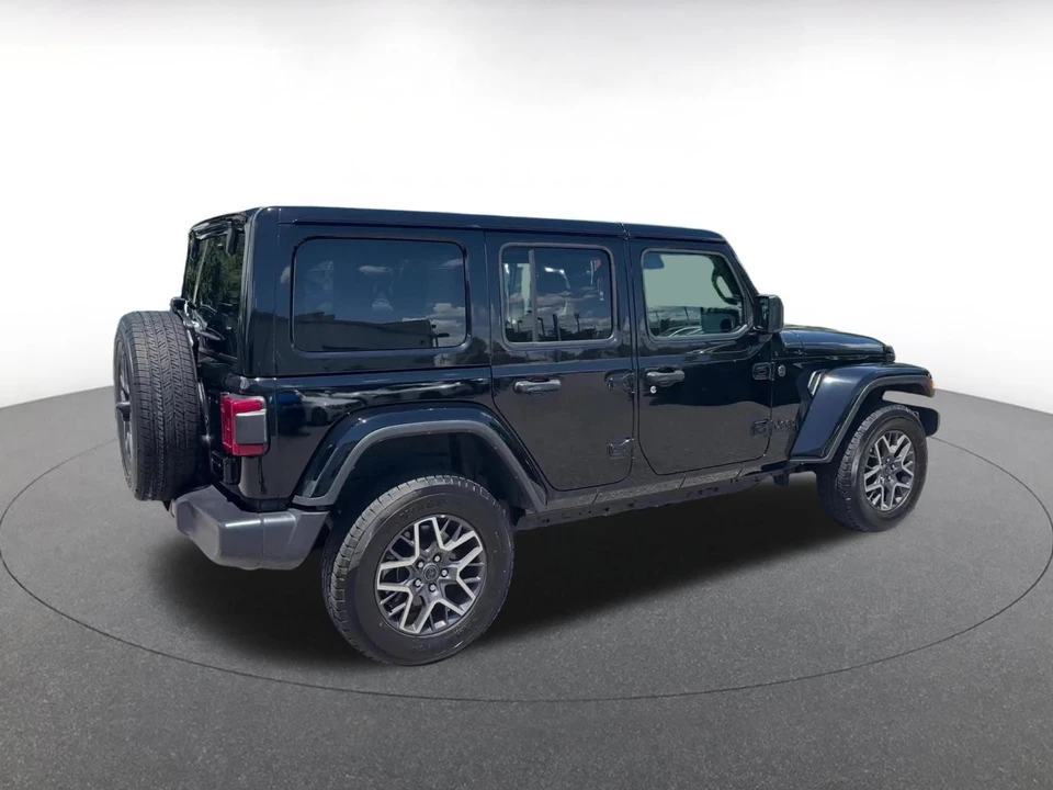 2025 Jeep JL Wrangler - Image 15 of 31