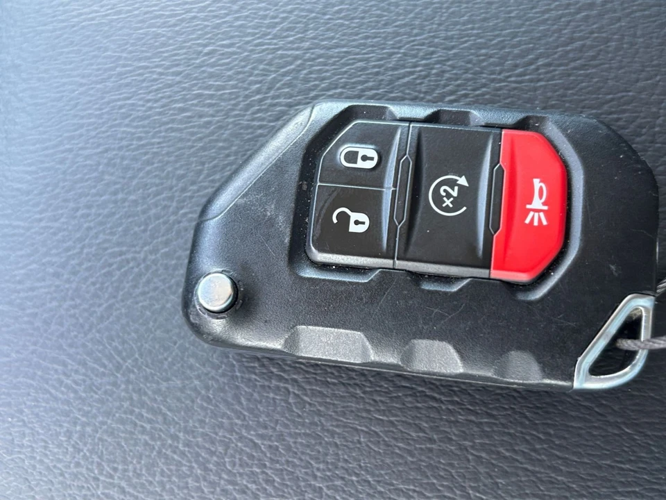 2025 Jeep JL Wrangler - Image 26 of 31