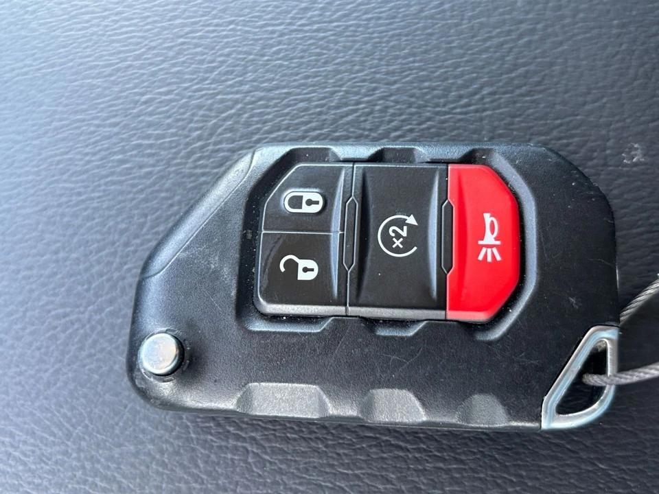 2025 Jeep JL Wrangler - Image 22 of 31
