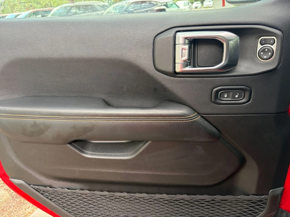 2025 Jeep JL Wrangler - Image 20 of 31