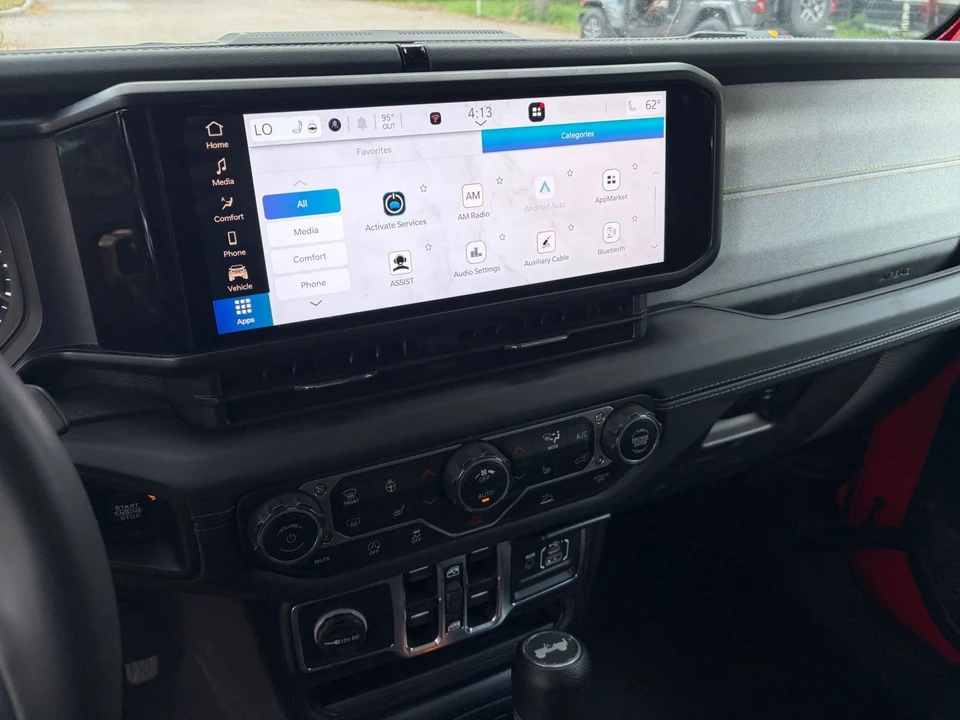2025 Jeep JL Wrangler - Image 23 of 31