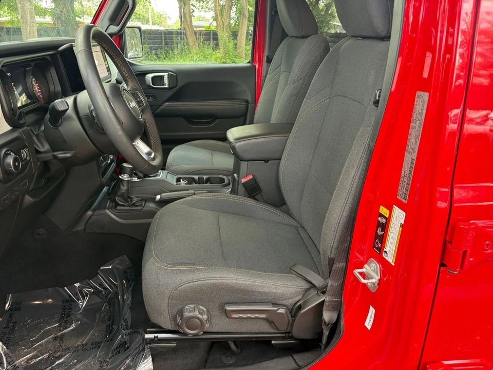 2025 Jeep JL Wrangler - Image 29 of 31