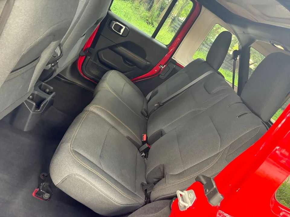 2025 Jeep JL Wrangler - Image 27 of 31