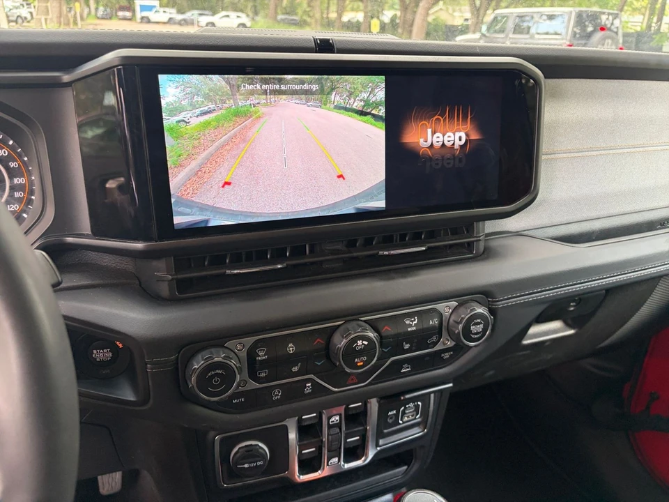 2025 Jeep JL Wrangler - Image 19 of 31
