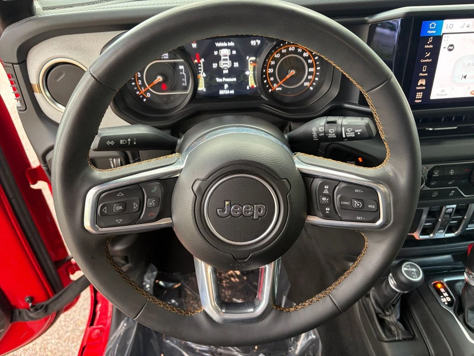 2025 Jeep JL Wrangler - Image 30 of 31