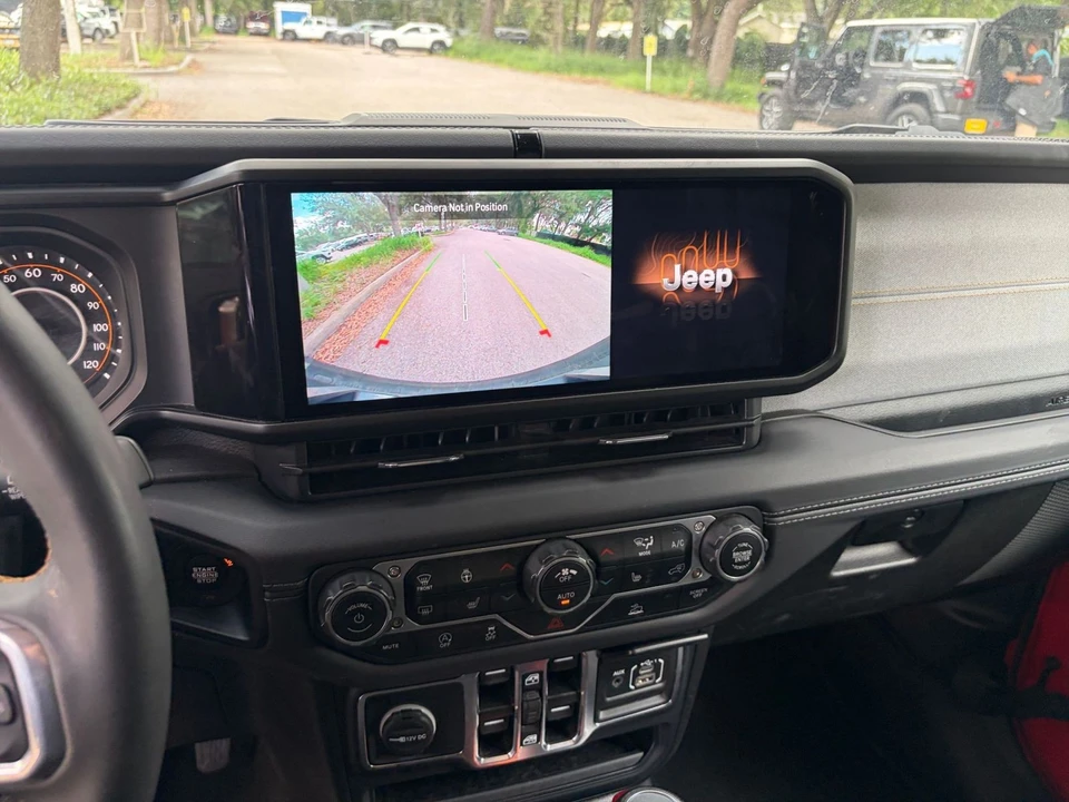 2025 Jeep JL Wrangler - Image 26 of 31