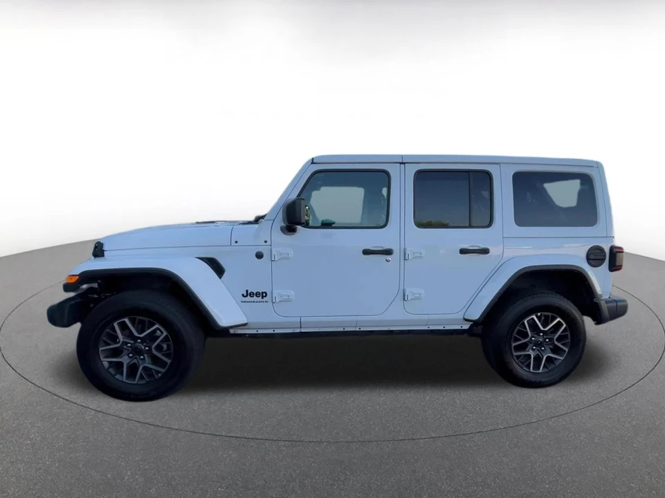 2025 Jeep JL Wrangler - Image 11 of 31