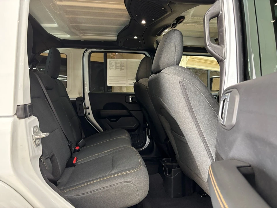 2025 Jeep JL Wrangler - Image 27 of 31