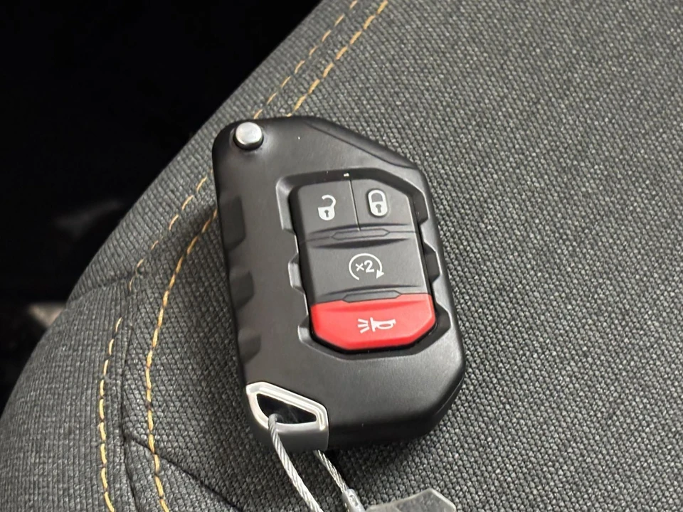 2025 Jeep JL Wrangler - Image 26 of 31
