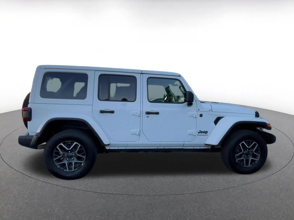 2025 Jeep JL Wrangler - Image 18 of 31