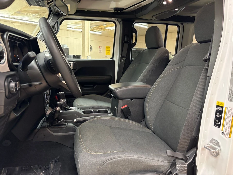 2025 Jeep JL Wrangler - Image 29 of 31