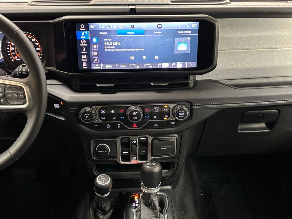 2025 Jeep JL Wrangler - Image 19 of 31
