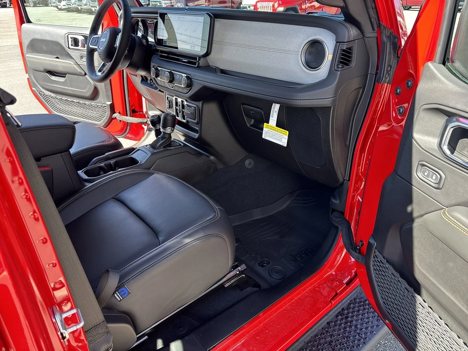 2025 Jeep JL Wrangler - Image 15 of 21