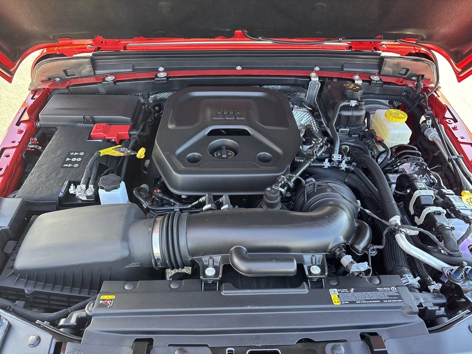 2025 Jeep JL Wrangler - Image 20 of 21