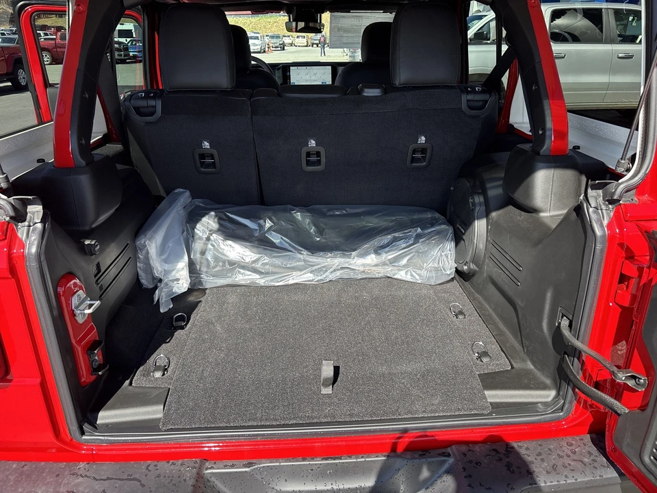 2025 Jeep JL Wrangler - Image 13 of 21