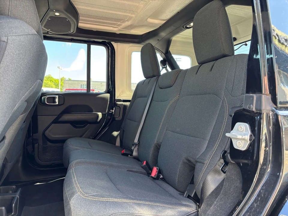 2025 Jeep JL Wrangler - Image 27 of 31