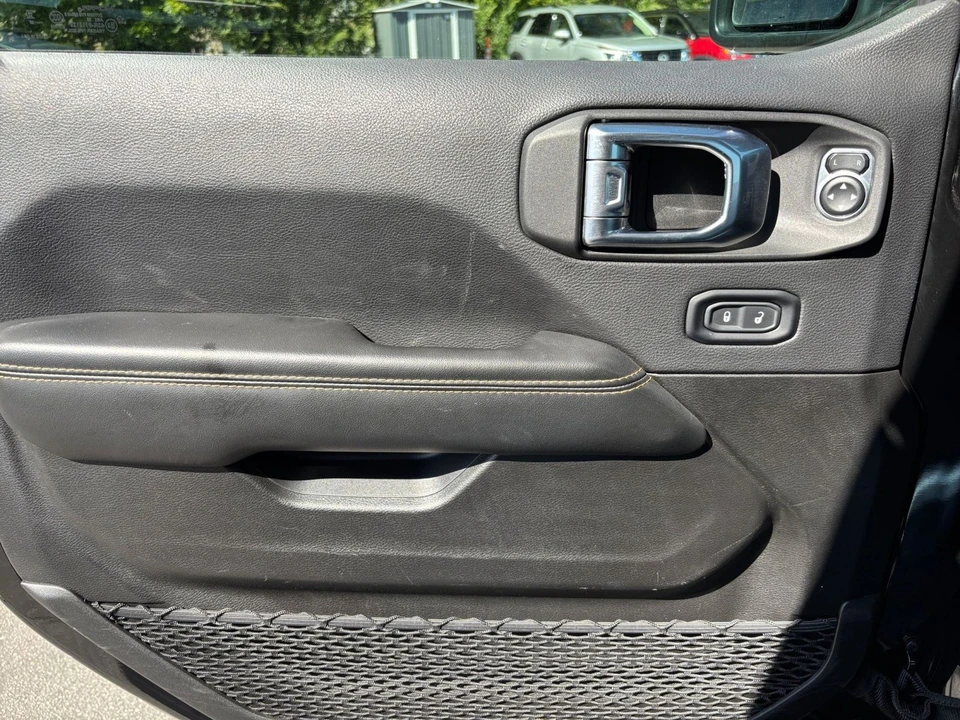 2025 Jeep JL Wrangler - Image 20 of 31