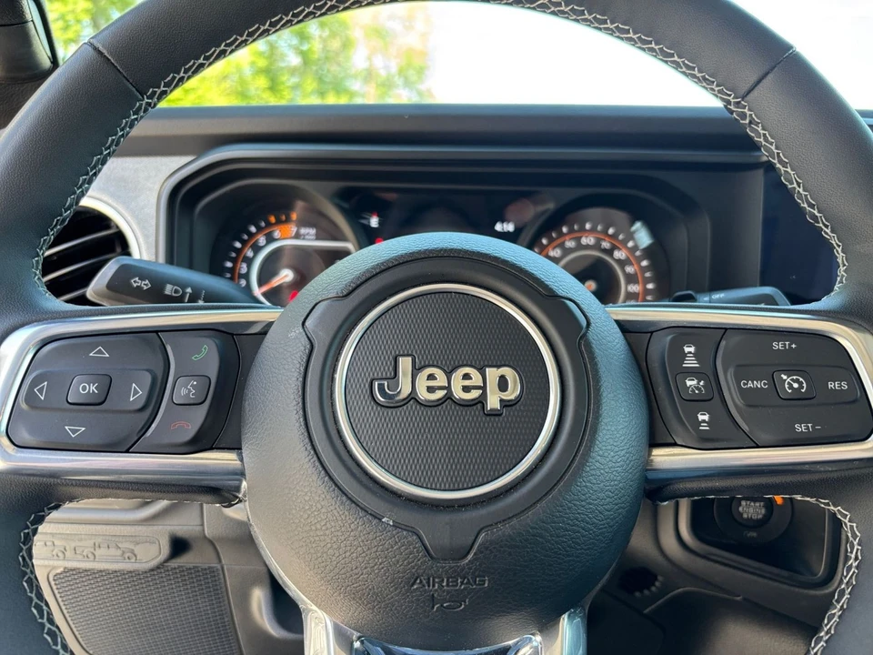 2025 Jeep JL Wrangler - Image 29 of 31