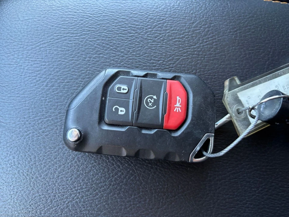 2025 Jeep JL Wrangler - Image 22 of 31