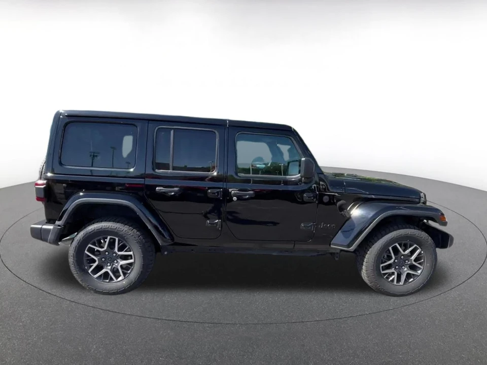 2025 Jeep JL Wrangler - Image 13 of 31