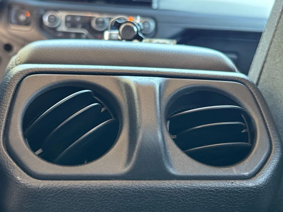 2025 Jeep JL Wrangler - Image 23 of 31