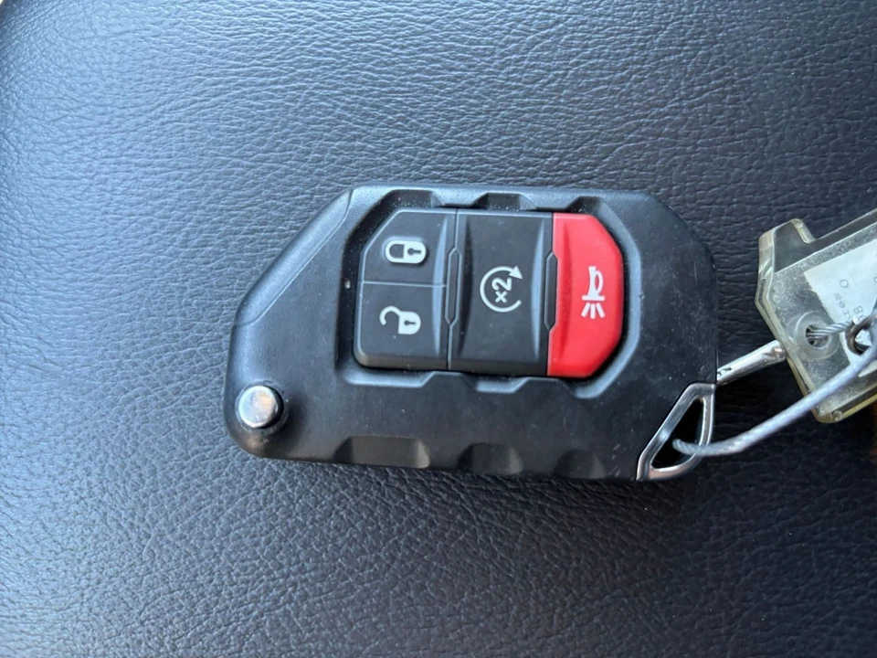 2025 Jeep JL Wrangler - Image 26 of 31
