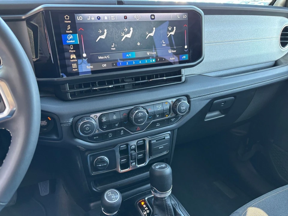 2025 Jeep JL Wrangler - Image 18 of 31