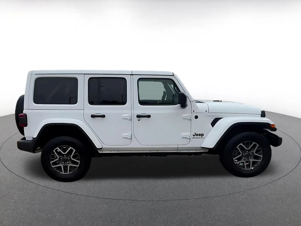 2025 Jeep JL Wrangler - Image 17 of 31