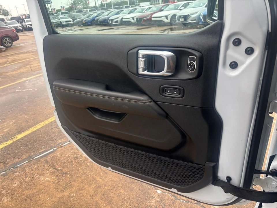 2025 Jeep JL Wrangler - Image 20 of 31