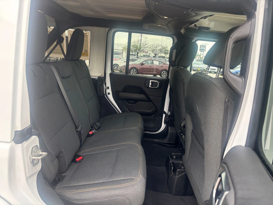 2025 Jeep JL Wrangler - Image 26 of 31